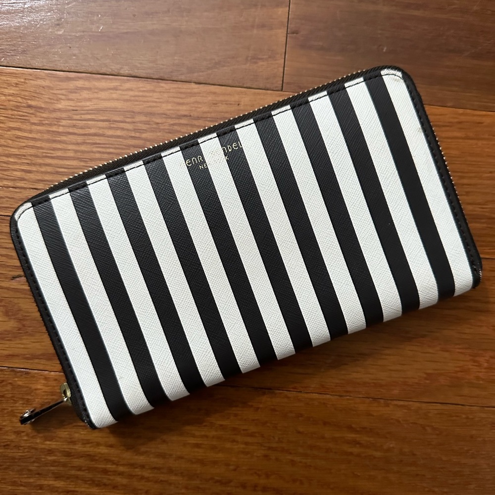 Henri Bendel wallet